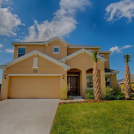 Providence - 6 Bed Pool Home On Golf Course
